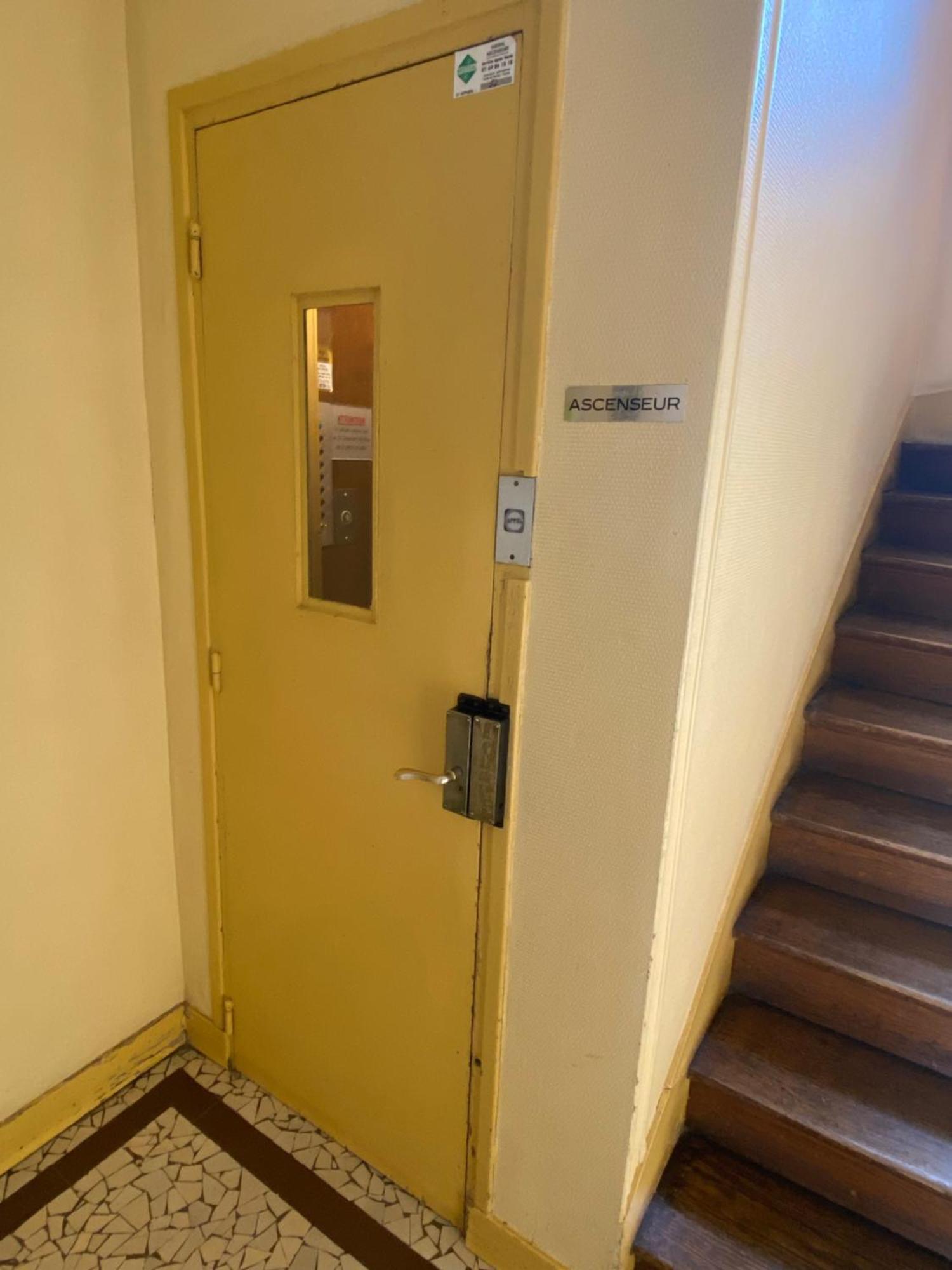 Appartement 2 Chambres 베흑사이으 외부 사진